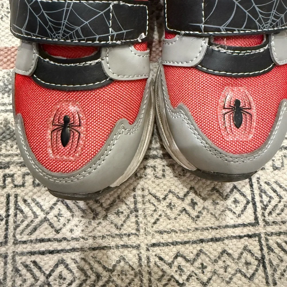 Ground Up Marvel Boy's Toddler Spiderman Light-Up Athletic Sneaker